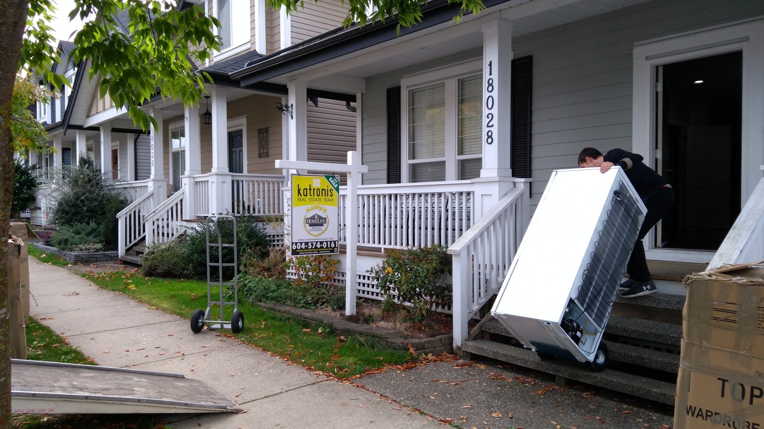 moving-company-Burnaby-Signature-Moving-moving-a-fridge-1568x882 What to Look For in a Moving Company
